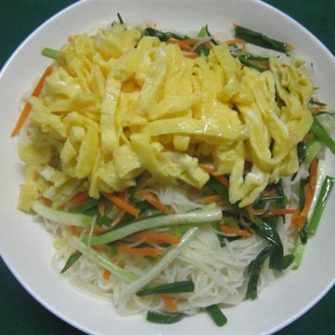 Cách làm bún khô xào trứng