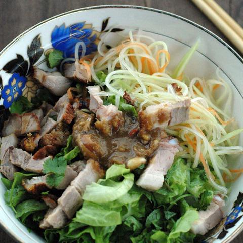 Cách làm bún mắm heo quay