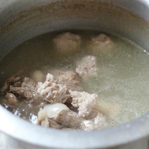 Cách nấu bún mọc giò chả