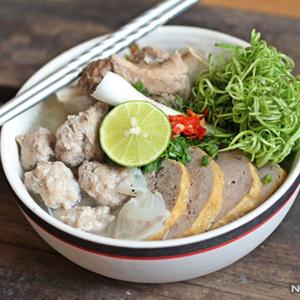 Cách nấu bún mọc giò chả