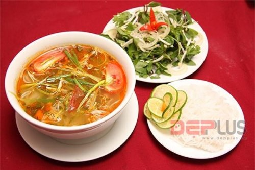 Bún riêu cua mọc bò