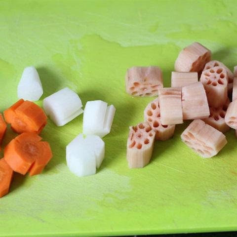 Cách nấu bún sườn hầm củ sen