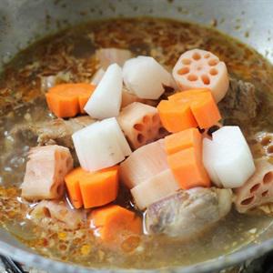 Cách nấu bún sườn hầm củ sen