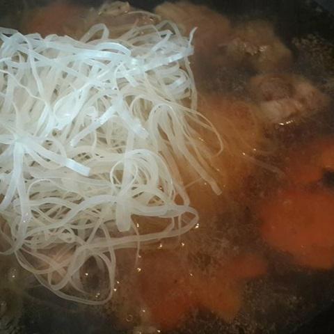 Cách làm bún sườn heo