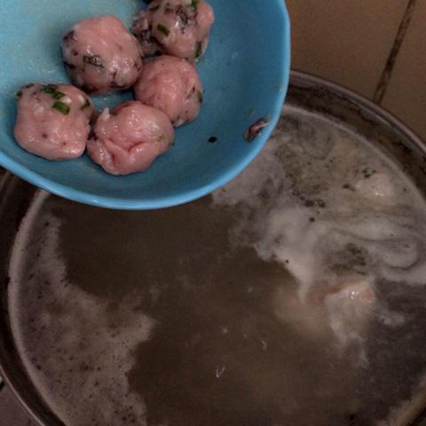 Cách nấu bún sườn mọc