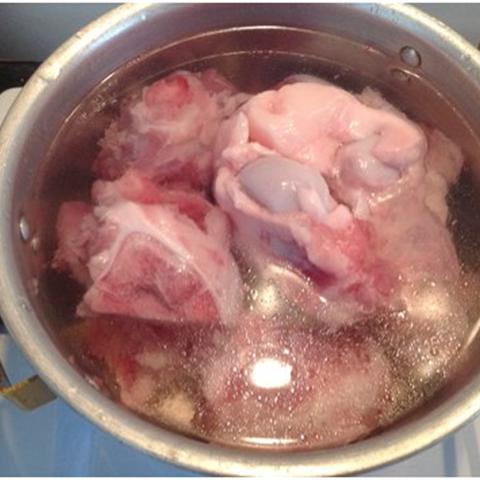 Cách làm bún sườn nấu sấu