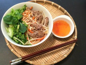Bún thịt bò xào