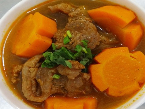 Bún thịt nướng mè