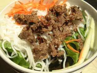 Bún thịt xào