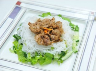 Bún thịt xào sả