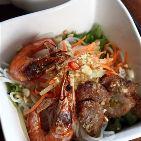 Cách làm bún tôm nướng và thịt nướng