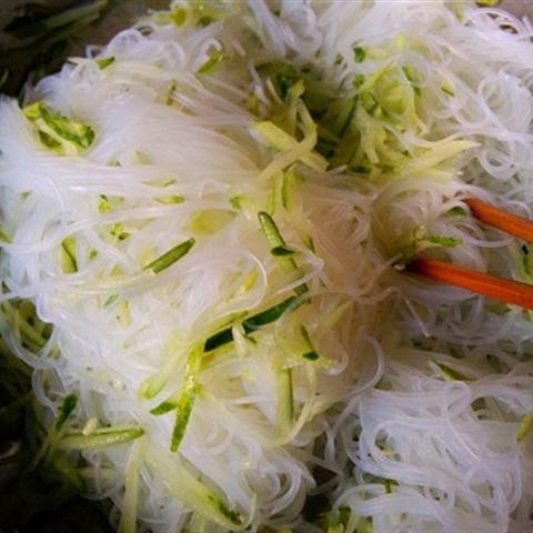 Cách làm bún dưa leo