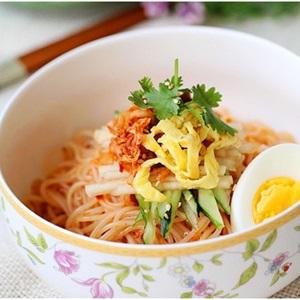 Cách làm bún trộn kiểu Hàn Quốc