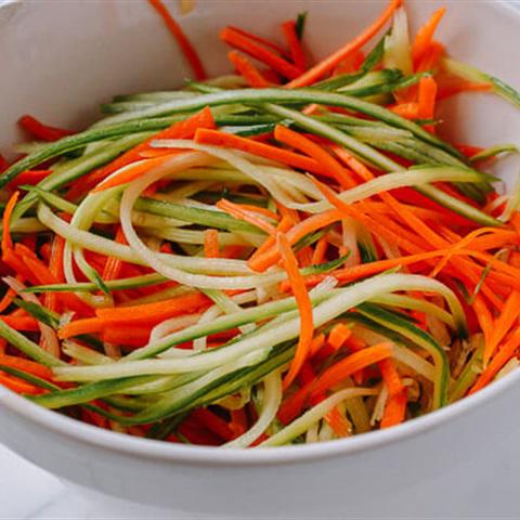 Cách làm bún trộn rau củ