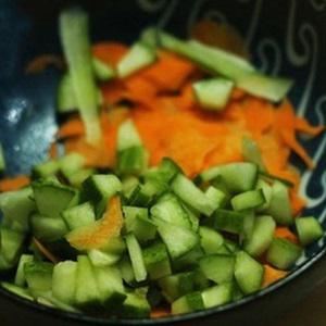 Cách làm bún trộn tôm tươi