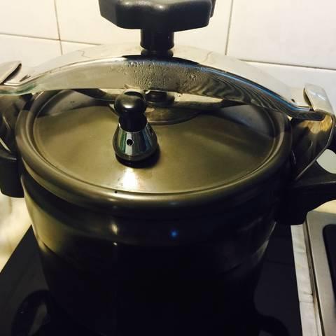 Cách làm bún tươi xào đuôi bò