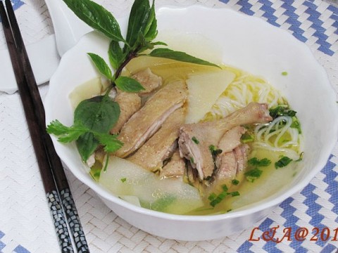 Bún vịt xáo măng