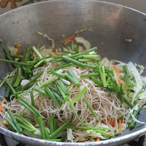 Cách làm bún xào kiểu Sing