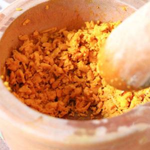 Cách làm bún xào nghệ kiểu Huế