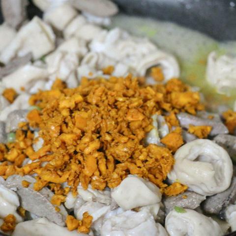 Cách làm bún xào nghệ kiểu Huế