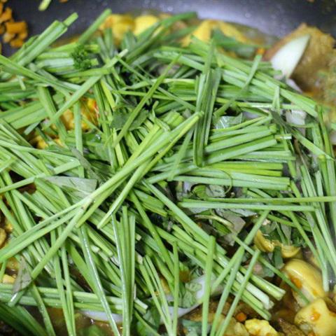 Cách làm bún xào nghệ kiểu Huế