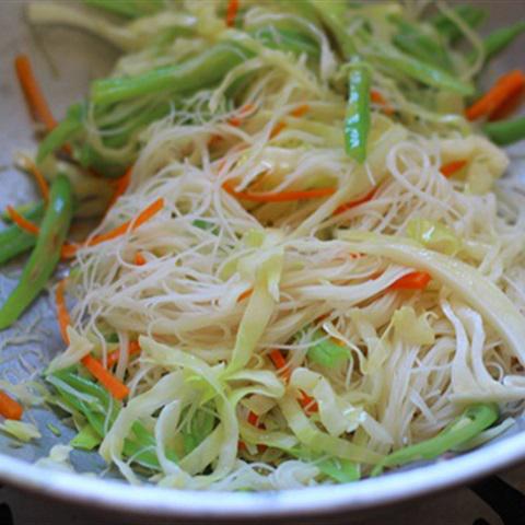 Cách làm bún xào rau củ chay