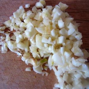 Cách nấu bún xào sắc màu