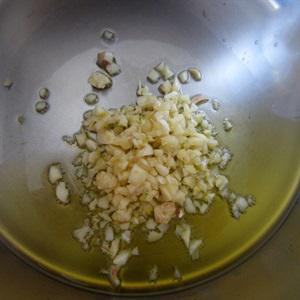 Cách nấu bún xào sắc màu