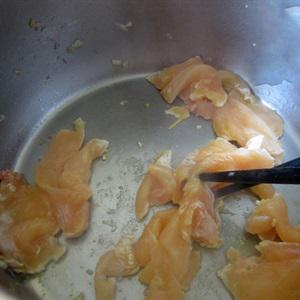 Cách nấu bún xào sắc màu