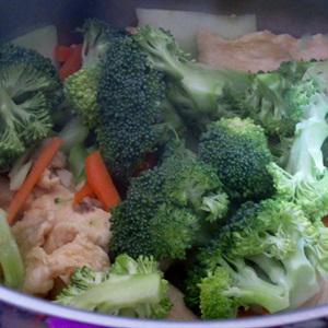 Cách nấu bún xào sắc màu