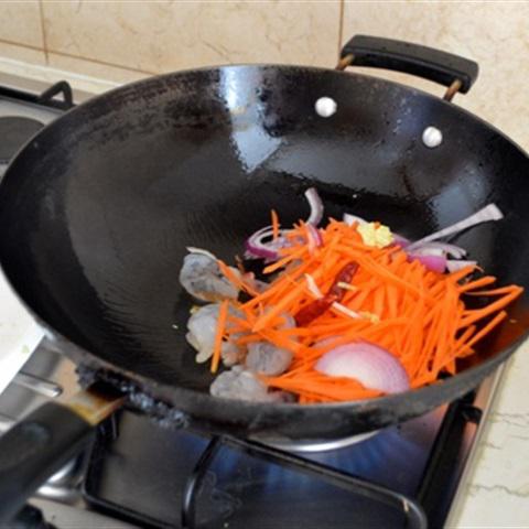 Cách làm bún xào Singapore