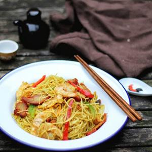 Cách làm bún xào Singapore