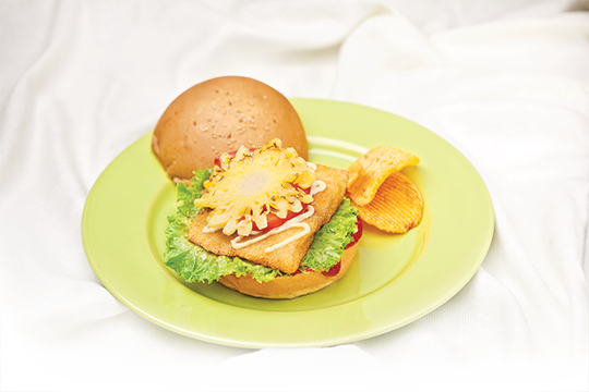 Burger cá kiểu Hawaii