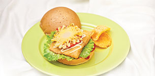 Burger cá kiểu Hawaii