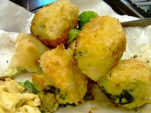 Cá basa bọc bông cải chiên xù