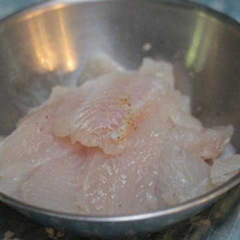 Cách làm cá bọc bột chiên giòn xào cà tím