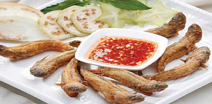 Cá bống chiên giòn mắm me