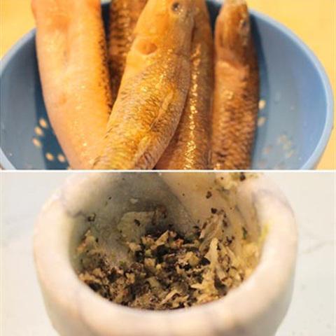 Cách làm cá bống kho củ kiệu và ớt khô