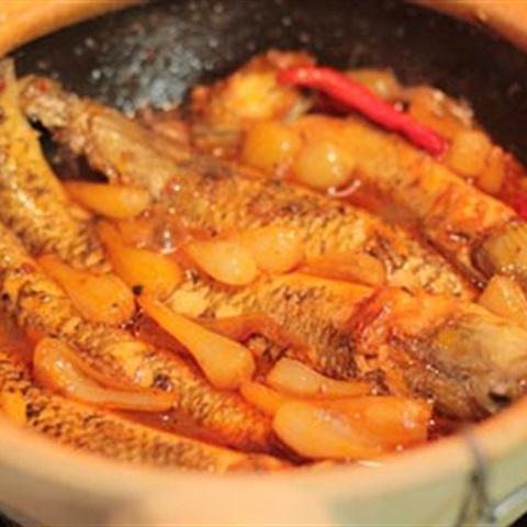 Cách làm cá bống kho củ kiệu và ớt khô