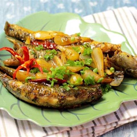 Cách làm cá bống kho củ kiệu và ớt khô