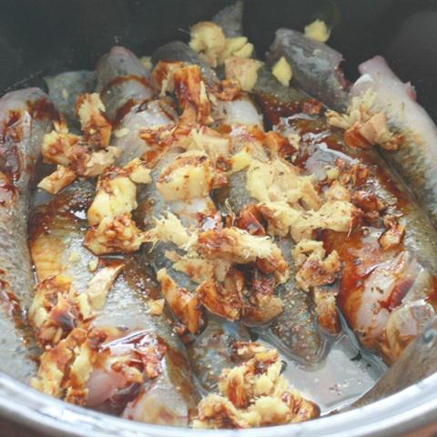 Cách làm cá bống kho với gừng