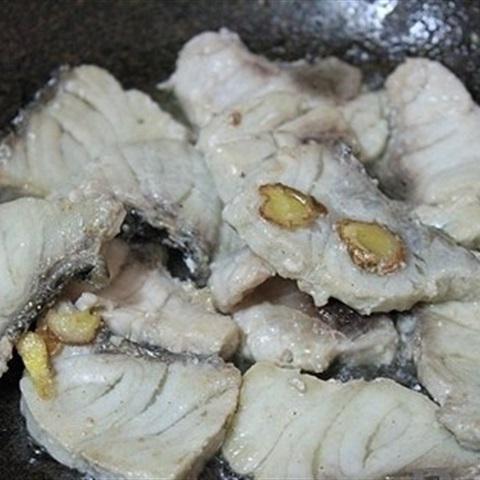 Cách làm cá bớp xào nấm