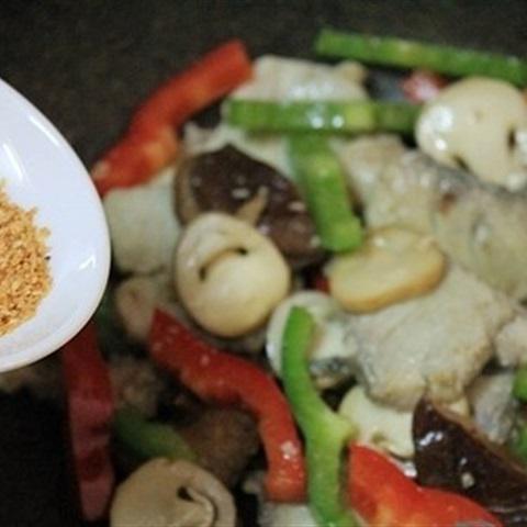 Cách làm cá bớp xào nấm