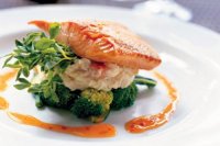 Cá chẽm áp chảo