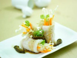 Cá chẽm cuộn hấp sốt dầu hào