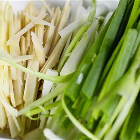 Cách làm cá chẽm hấp sốt nước tương