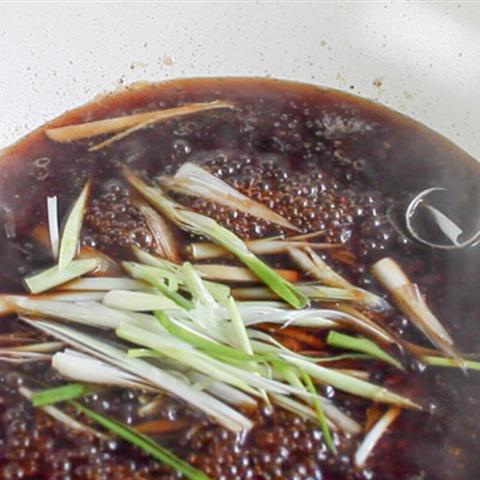 Cách làm cá chẽm hấp sốt nước tương