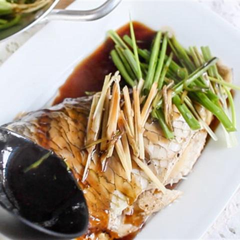 Cách làm cá chẽm hấp sốt nước tương