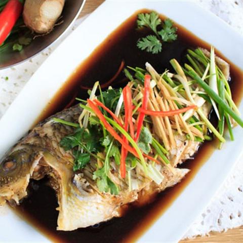 Cách làm cá chẽm hấp sốt nước tương