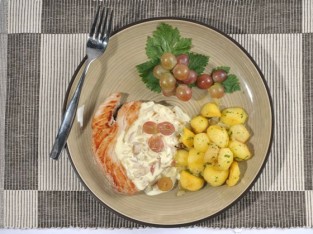 Cá chẻm sốt kem nho